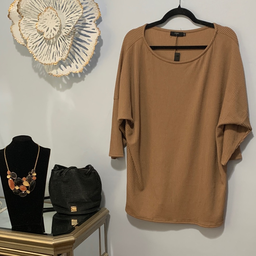 Studio NWt extra large coffee coloured top